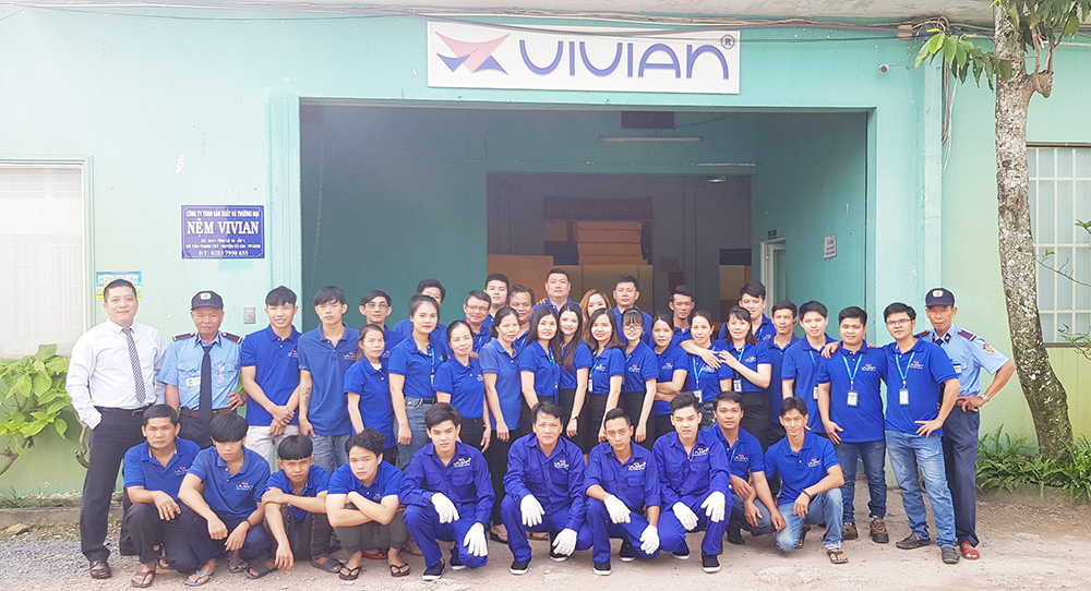 Toàn thể nhân viên công ty nệm Vivian Since 2003 chính hãng