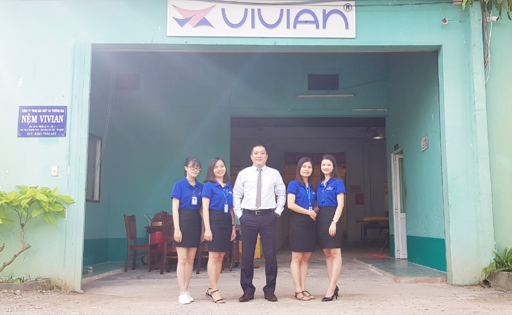 Giới thiệu nhân viên kế toán và giám đốc công ty nệm vivian